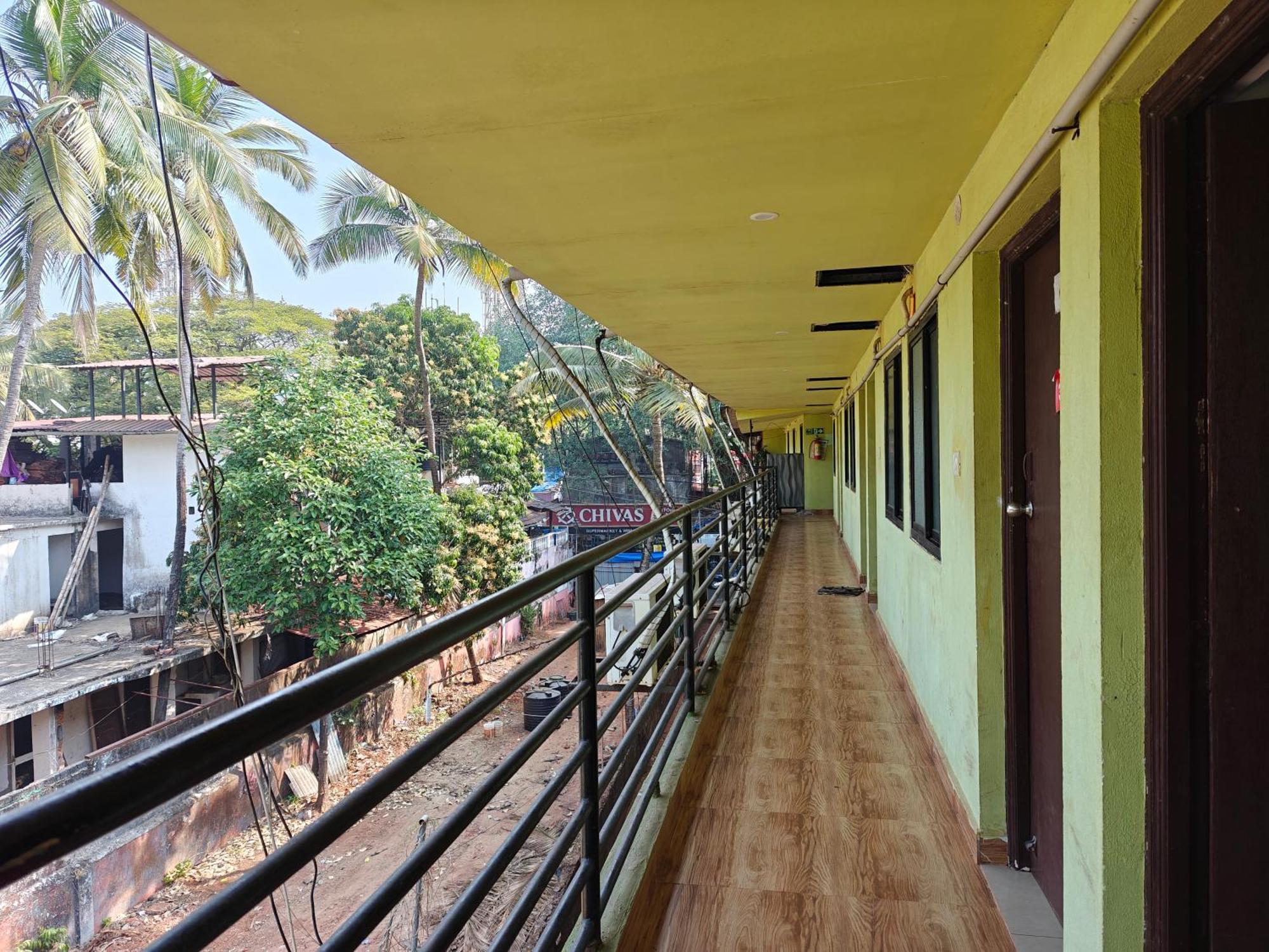 Hotelpornima Отель Пурнима Candolim Exteriör bild