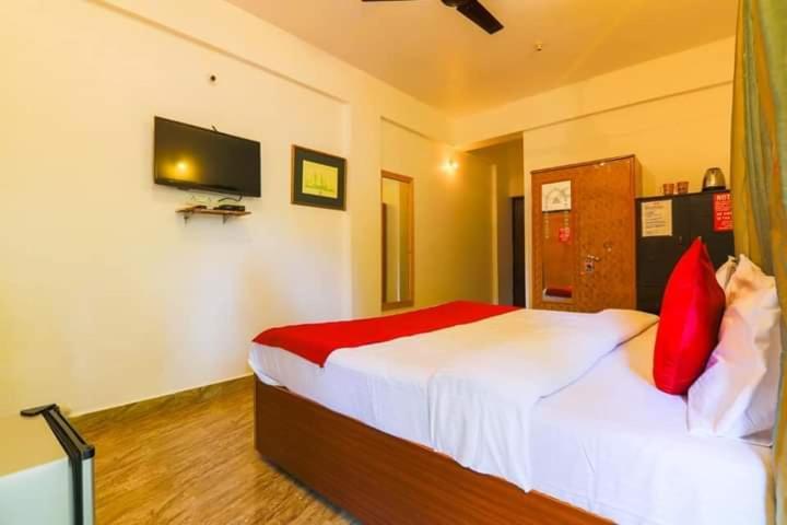 Hotelpornima Отель Пурнима Candolim Exteriör bild